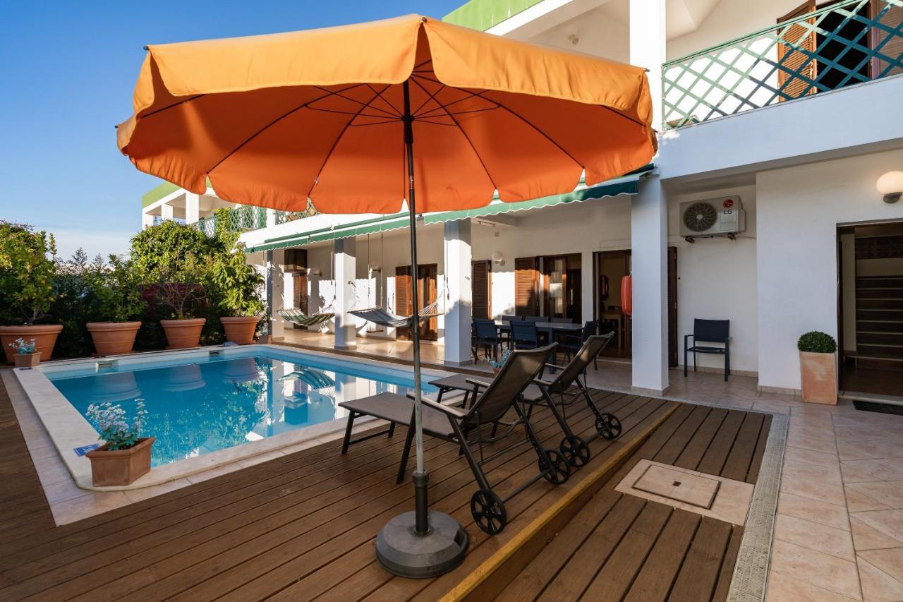 Holiday Villa In Elite Residential Area Of Faro Exterior photo