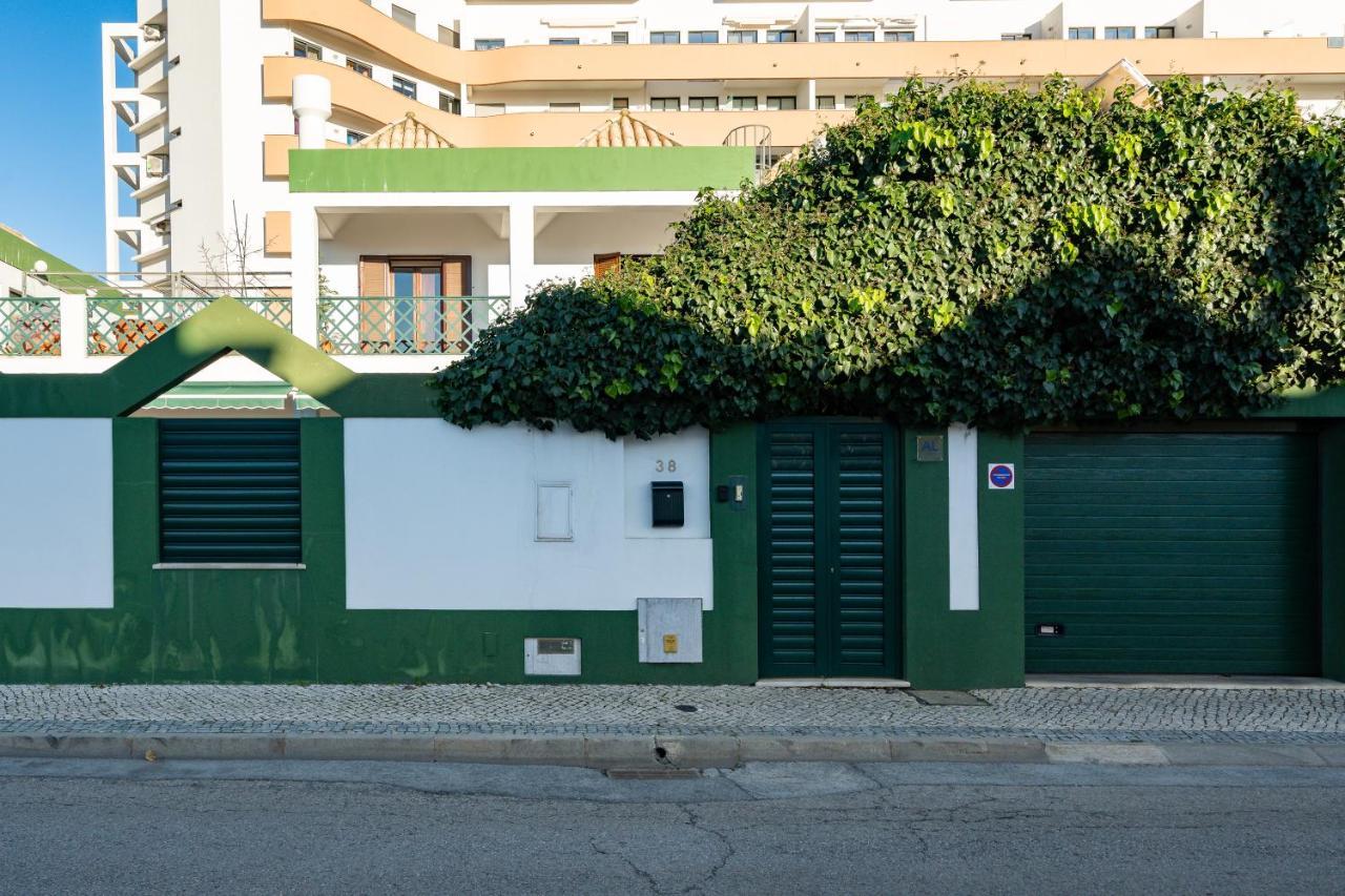 Holiday Villa In Elite Residential Area Of Faro Exterior photo